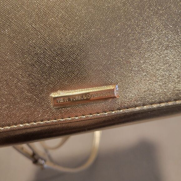 New York Company Crossbody Bag Metallic Gold - Picture 3 of 5